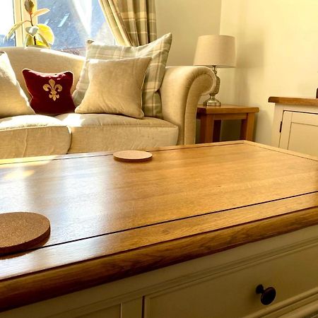 Beautiful 2 Bedroom, 2 Bathroom Flat With Parking. Pitlochry Esterno foto