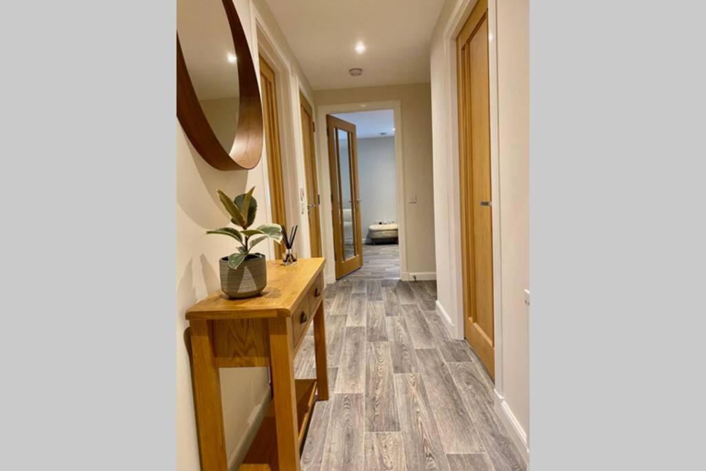 Beautiful 2 Bedroom, 2 Bathroom Flat With Parking. Pitlochry Esterno foto