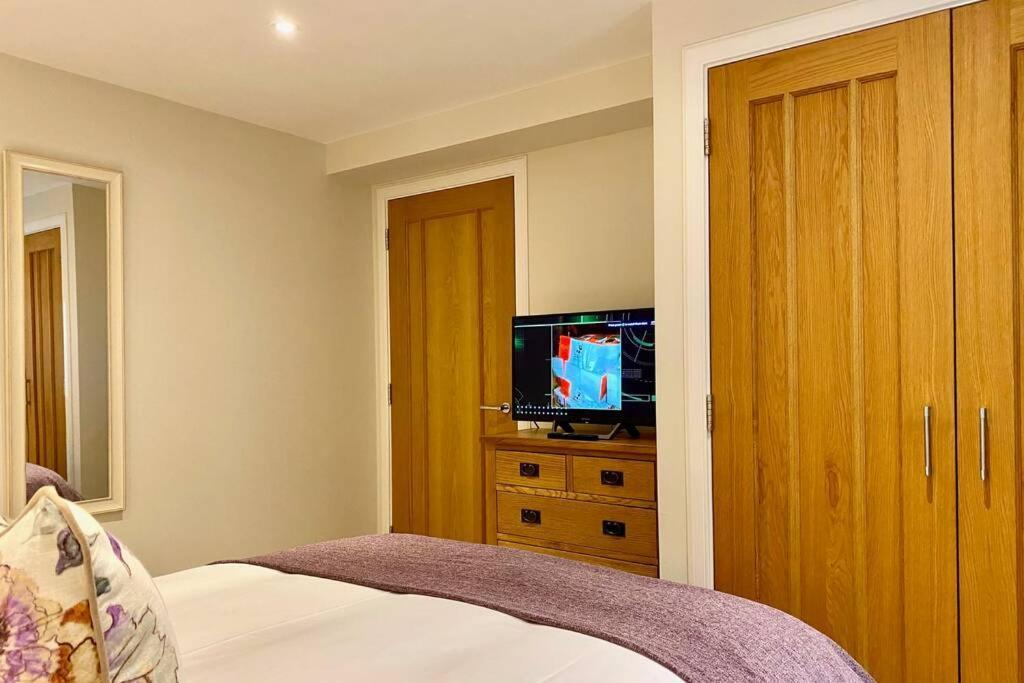 Beautiful 2 Bedroom, 2 Bathroom Flat With Parking. Pitlochry Esterno foto
