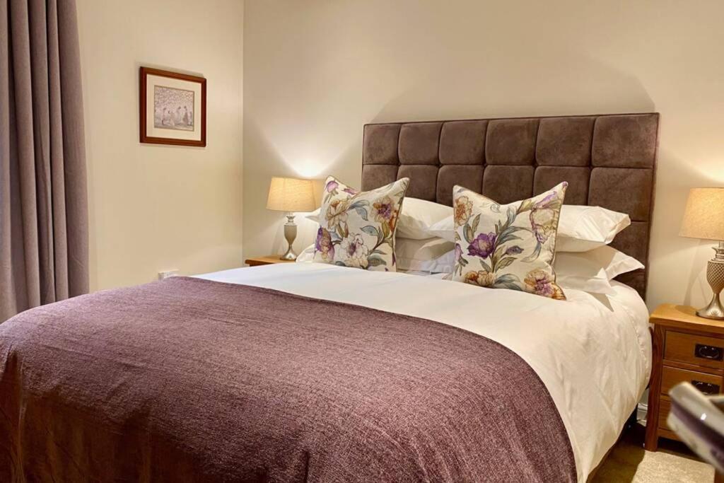 Beautiful 2 Bedroom, 2 Bathroom Flat With Parking. Pitlochry Esterno foto