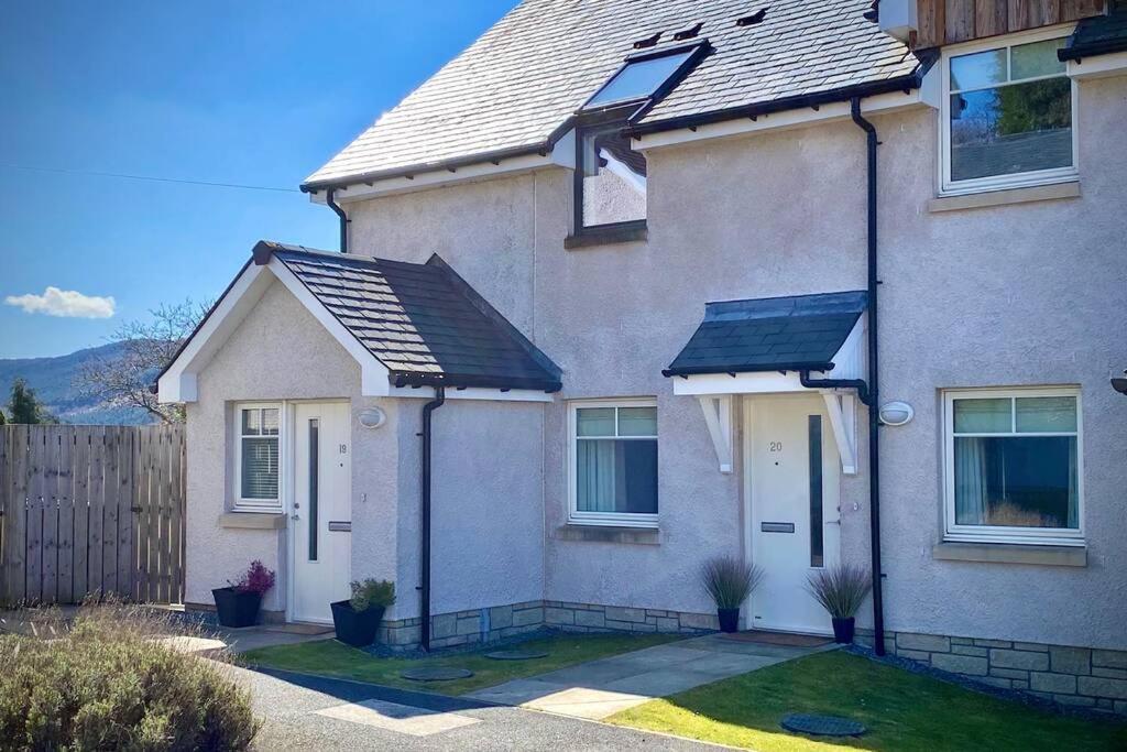 Beautiful 2 Bedroom, 2 Bathroom Flat With Parking. Pitlochry Esterno foto