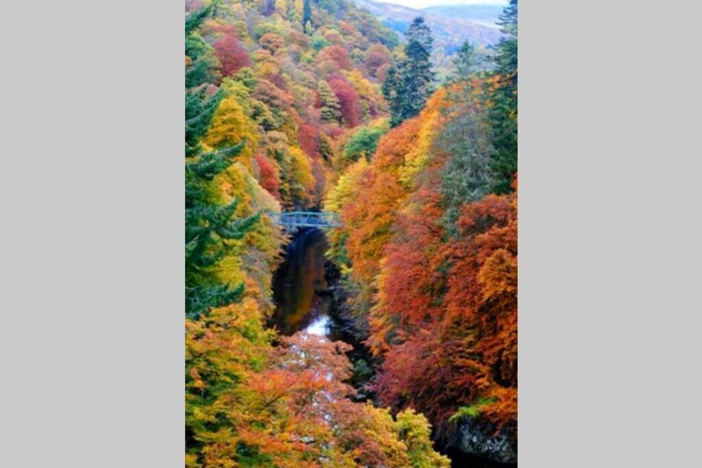 Beautiful 2 Bedroom, 2 Bathroom Flat With Parking. Pitlochry Esterno foto