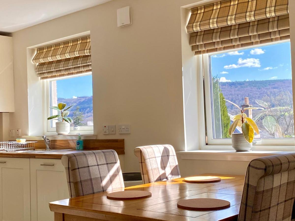 Beautiful 2 Bedroom, 2 Bathroom Flat With Parking. Pitlochry Esterno foto